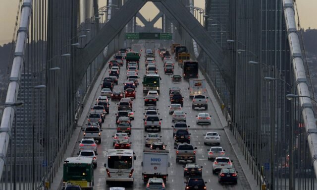 El Senado intentará bloquear los estándares de vehículos de California que eliminarían los autos con gasolina
