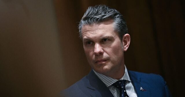 El congresista del Partido Republicano confirma que Hegseth ordenó una pausa en las operaciones cibernéticas contra Rusia, a pesar de la negación del Pentágono
