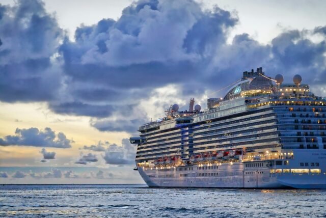 El crucero se desvía a Cádiz mientras Brit, de 83 años, muere después de ahogarse en la comida en el mar
