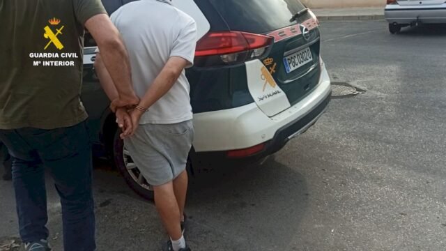 El hombre irlandés recibe un disparo en la cabeza fuera del centro de compras de Costa Blanca, sospechoso encarcelado
