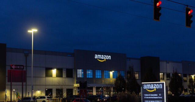 El informe de ganancias mixtas de Amazon envía los precios de las acciones
