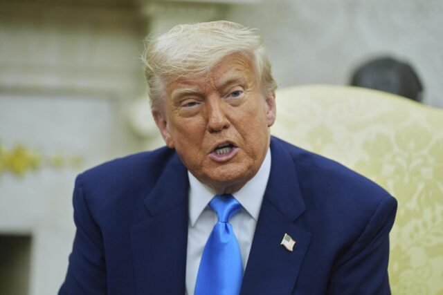 El ministro de policía de Sudáfrica dice que Donald Trump "retorció" hechos para impulsar las afirmaciones de genocidio sin fundamento
