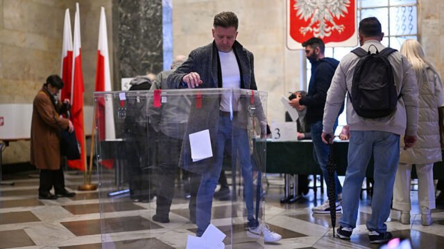 Elecciones presidenciales comienza en Polonia - RT World News
