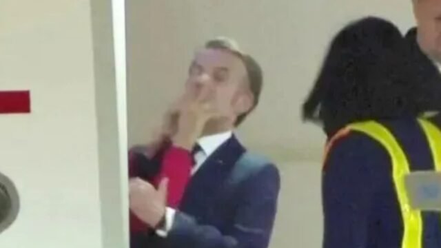 Emmanuel Macron y su esposa Brigitte se pusieron en el frente del United para el día de las cámaras después de un impactante drama de bofetada
