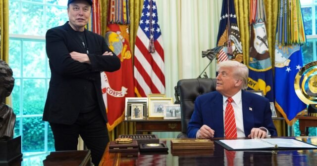 En la Oficina Oval con Trump, Musk dice que espera que Doge alcance $ 1 billón en recortes "con el tiempo"
