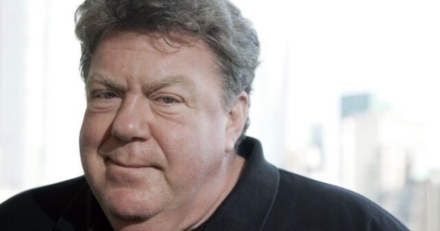 George Wendt, quien interpretó a un amado Barfly en 'Cheers' y encontró otra casa en el escenario, muere a los 76 años
