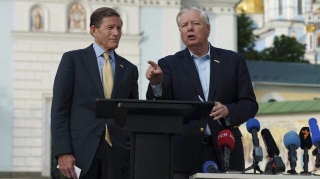 Graham, Blumenthal se reúne con Zelensky en Ucrania
