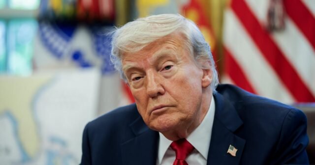 La administración Trump le pide a la Corte Suprema que lo permita terminar con la libertad condicional humanitaria para 500k migrantes de 4 países
