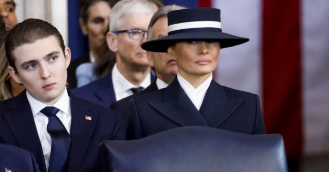 La familia Trump niega el rumor de Barron fue rechazado de Harvard
