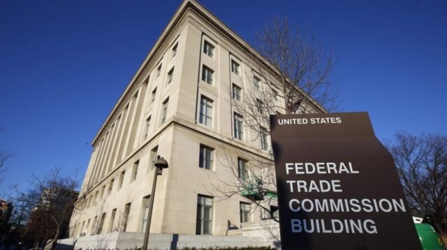 Los asuntos de los medios explotan las 'amenazas' de Trump en medio de la investigación de la FTC
