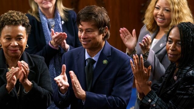 Los demócratas de Michigan se mueven para forzar el voto de juicio político de Trump
