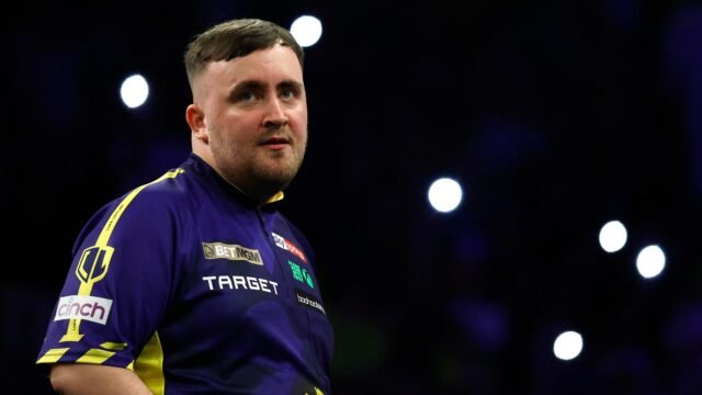 Los fanáticos de los Darts exigen un cambio importante a la Premier League después de la conmoción final de Luke Littler
