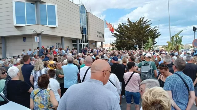 Los residentes protestan por los servicios del consejo de "segunda categoría" para parte de Costa Blanca

