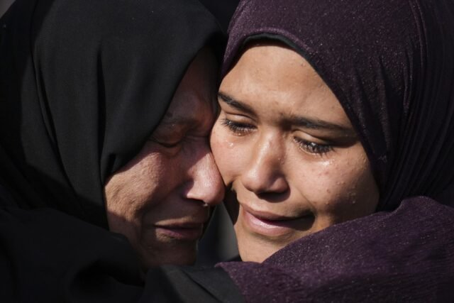 Los testigos y grupos de ayuda informan que el saqueo en Gaza después de dos meses de bloqueo de Israel
