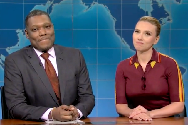 Michael Che se disculpa con Scarlett Johansson en SNL después de una broma 'Vulgar' sobre su cuerpo
