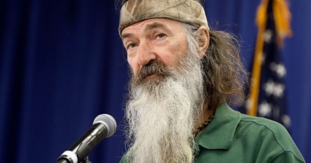 Patriarca de 'Dinastía Duck' e ícono cultural conservador Phil Robertson muere
