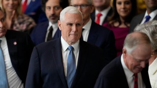 Pence: el jet Qatar de Trump es "inconsistente con nuestra seguridad"

