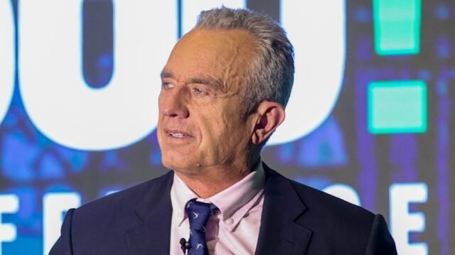 RFK JR.: Casey significa 'alejado de la medicina tradicional porque no estaba curando a los pacientes'

