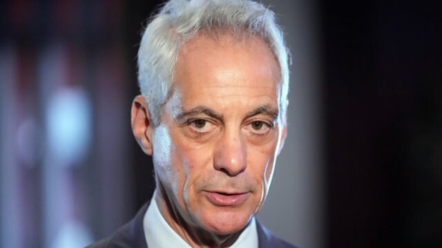 Rahm Emanuel se burla de la posible oferta presidencial: "Estoy en capacitación"
