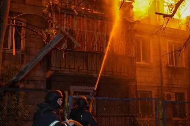 Rusia lanza una huelga masiva de drones en ODESA horas después de que EE. UU. Y Ucrania siga un acuerdo de minerales clave, ya que Vlad arriesga la ira de Trump
