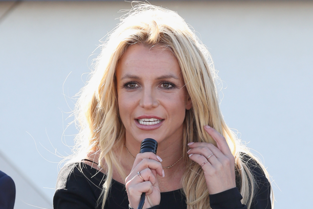 Según los informes, Britney Spears desencadena la respuesta policial después de encender un cigarrillo en el vuelo
