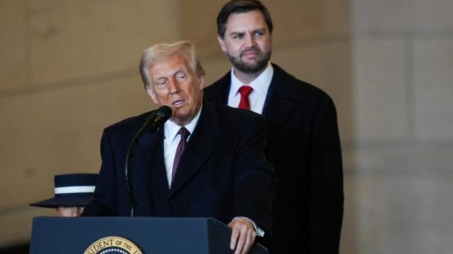 Vance defiende la foto de Trump Ai Pope
