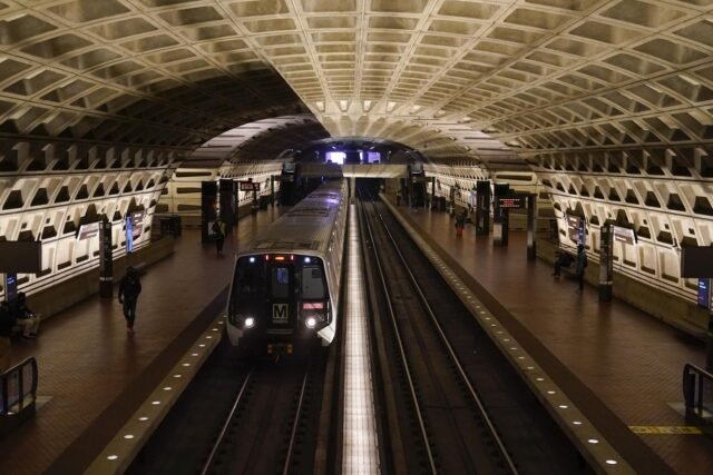 WMATA que trabaja en el sistema para permitir que los pasajeros aprovechen sus tarjetas de crédito directamente para los viajes
