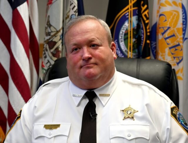 ¿Quién es Scott Jenkins? Qué saber sobre el ex sheriff Trump perdonado
