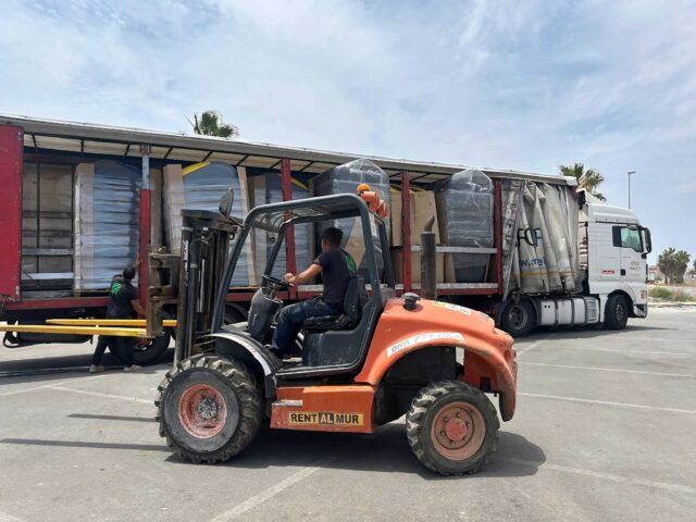 500 nuevos contenedores llegan a Orihuela Costa después de años de escasez
