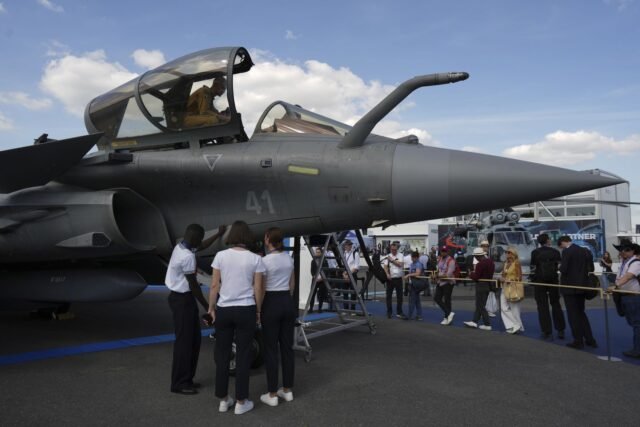 Acuerdos de alto valor, el drama de la industria de defensa domina a Paris Air Show

