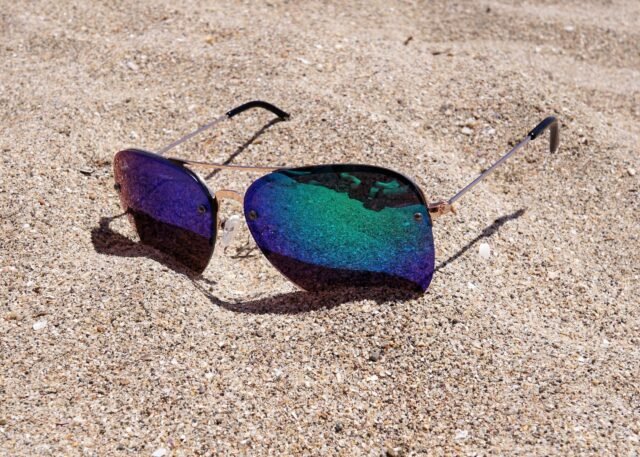 Advertencia de turista: la persona recibe una multa por comprar gafas de sol en un vendedor de calle ilegal en Mallorca
