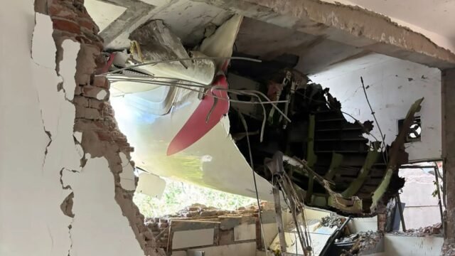 Air India Crash Live: los policías temen que no haya sobrevivientes entre 242 en el condenado jet Boeing con destino a Gatwick con 53 británicos

