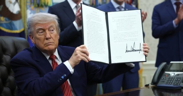 American Bar Association demanda a Trump por focalizar firmas de abogados
