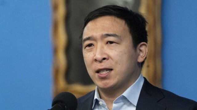 Andrew Yang se acerca a Musk para colaborar en un nuevo partido político
