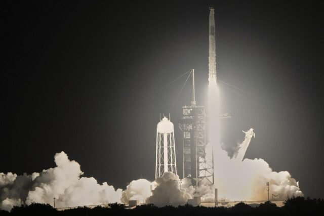 Astronautas de la India, Polonia y Hungría se disparan en un viaje con financiación privada a la estación espacial
