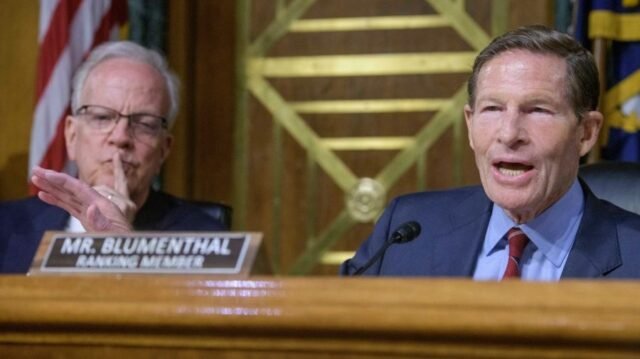 Blumenthal arroja dudas sobre el enjuiciamiento de Abrego García: "Los cargos no son evidencia"

