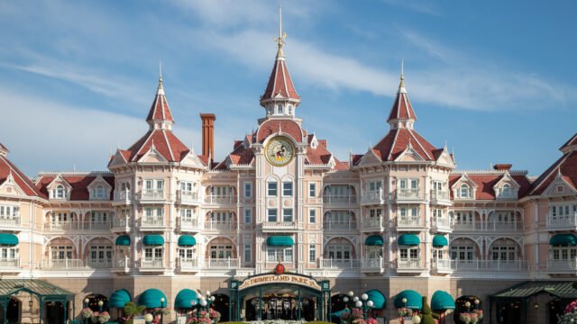 Boda falsa de la boda infantil La sonda de desencadenantes en Disneyland París-RT World News
