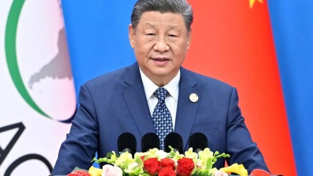 Británico celebrado por nosotros después de ser acusado de 'espiar y conspirar' para China
