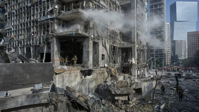 Britos furiosos atrapados en el Ministerio de Asuntos Exteriores de Israel por no evacuarlos de la bomba de misiles balísticos de Irán

