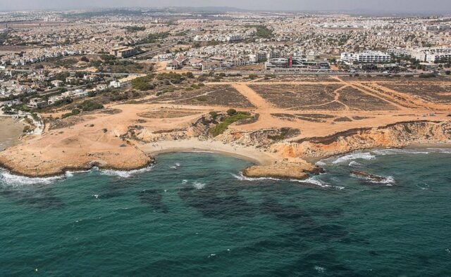Cala Mosca y Cala Ferris se estremecieron con 'banderas negras' por daño ambiental
