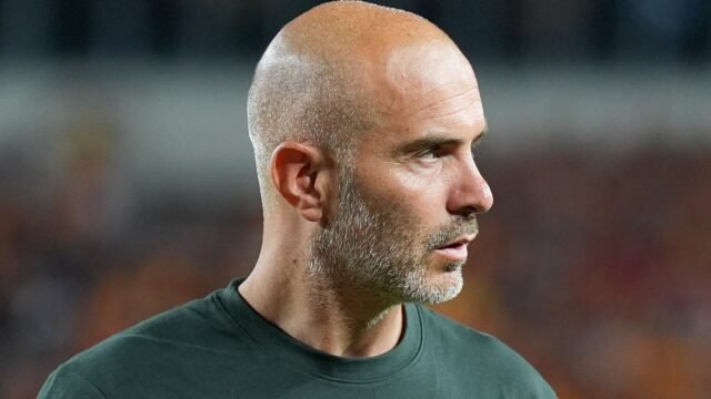 Chelsea sufre un golpe de transferencia como el jefe del club les dice que Top Target no se irá este verano
