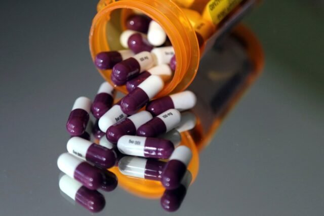 Con su nueva orden de medicamentos recetados, Trump arregla lo que Biden rompió
