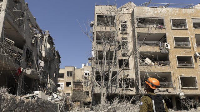 Cónsul de la Nación de la UE herido en huelgas iraníes sobre Israel - RT World News
