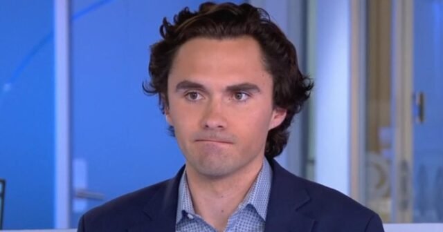 David Hogg Deja un papel de liderazgo de DNC después del plan para los demócratas primarias atrae críticas
