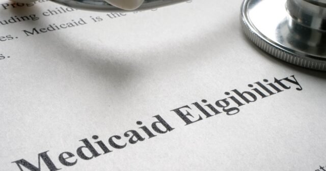 Demasiado enfermo para trabajar, algunos estadounidenses preocupan que el proyecto de ley de Trump despojará su seguro de salud
