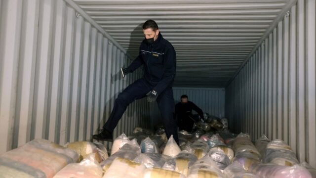 Dentro de la 'capital de cocaína' de Europa, donde los gángsters bombean cafés y matan a los niños en la aterradora ola de violencia de drogas
