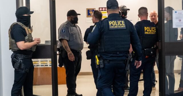 Detalles sobre el registro 59,000 migrantes celebrados en las instalaciones de ICE
