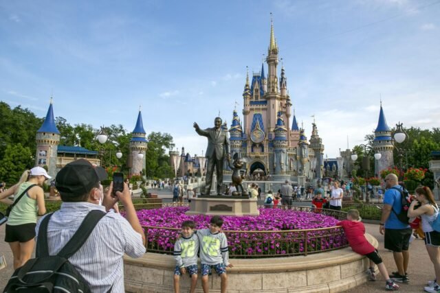 Disney y Universal Sue AI Firma MidJourney para infracción de derechos de autor
