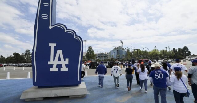 Dodger Stadium Express para funcionar a pesar de las restricciones del toque de queda
