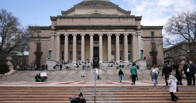 El Departamento de Educación amenaza la acreditación de la Universidad de Columbia
